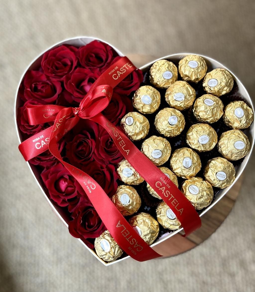 Arranjo de Flores com Chocolates